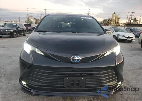 2025 Toyota Sienna Xse z USA, uszkodzony, nr VIN 5TDCSKFC3SS217806